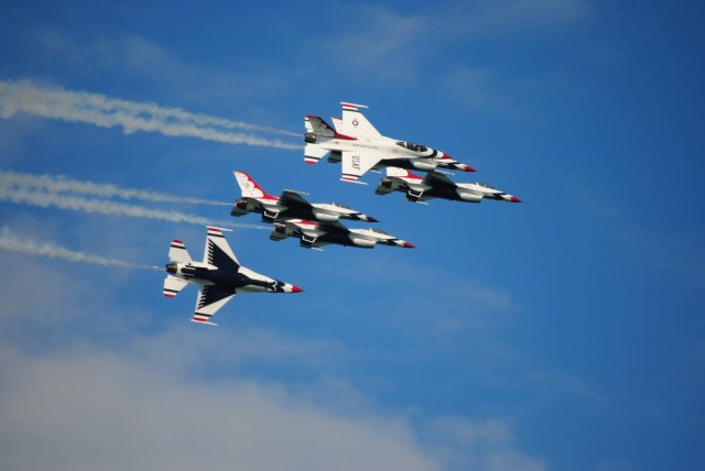 jesolo-airshow_2011_thunderbirds_20110626_1256976570