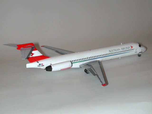 md-87_austrian_airlines_20120208_1947910710